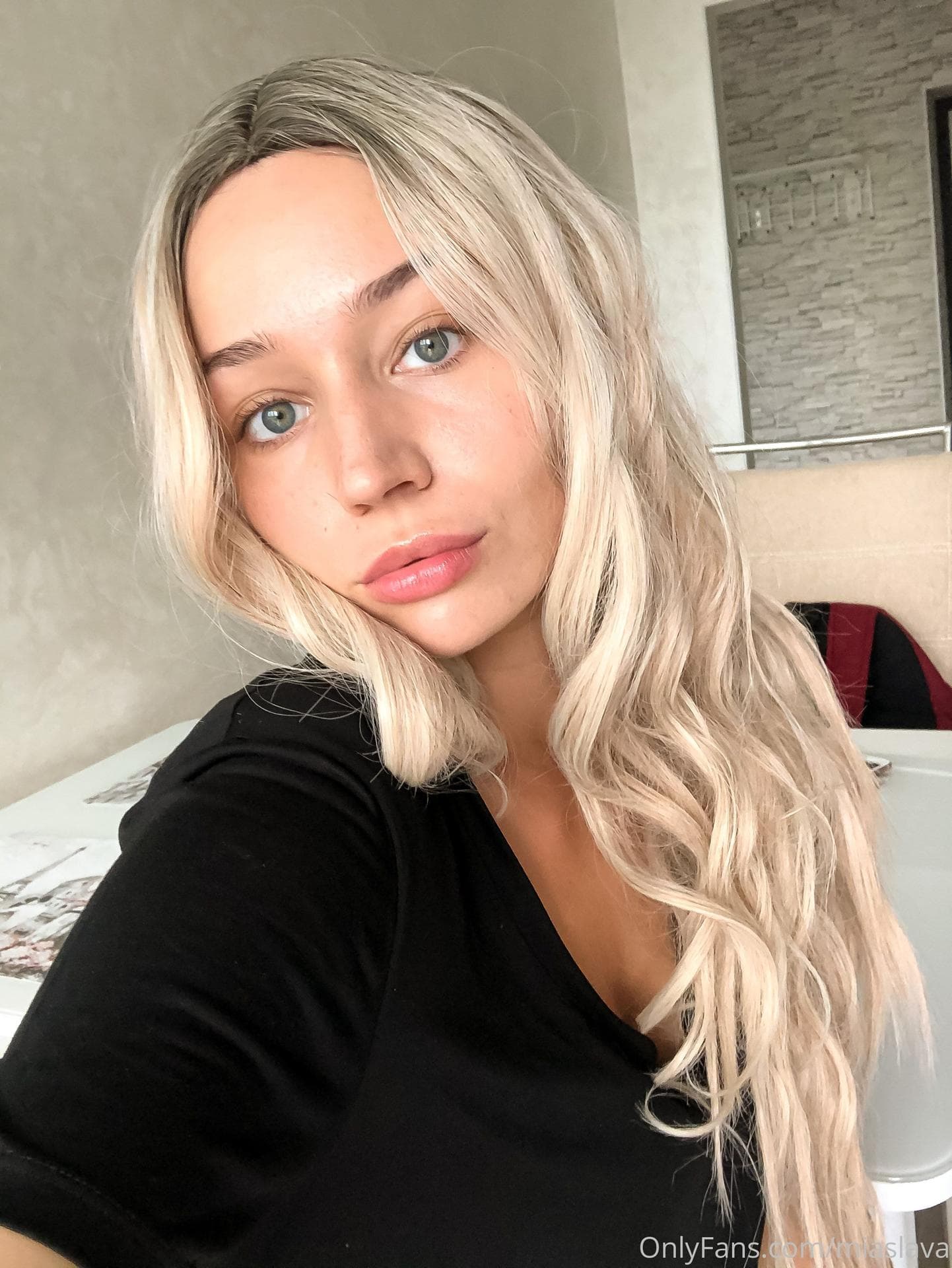 AliceRedLips